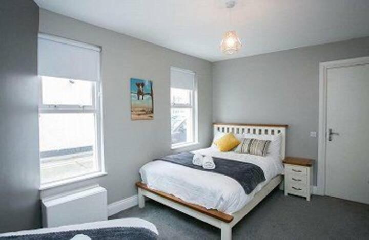 Amazing 3 Bedroom Home, Prime Bt1 Postcode And City Centre Location Belfast Exterior foto